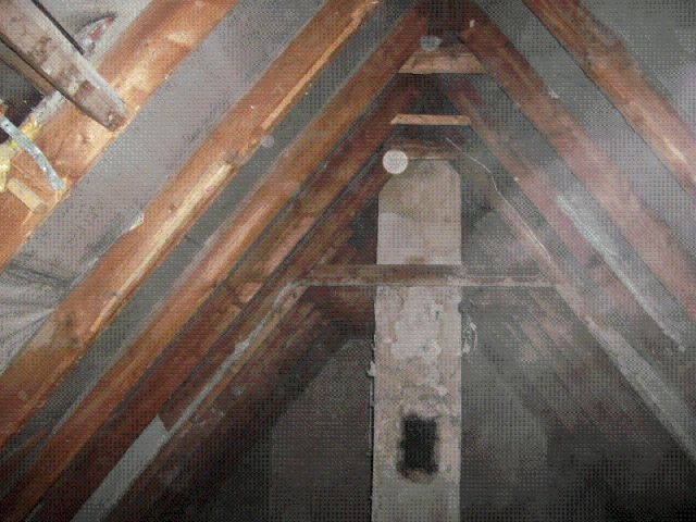 BAU.DE / BAU-Forum: 1. Bild zu Antwort "Dachzustand: Fotos von Folie und Dachpfannen im Detail" auf die Frage "Dach nachträglich hinterlüften: Kosten, Vorgehen & Risiken bei Altbausanierung?" im BAU-Forum "Dach" BAU.DE / BAU-Forum: 1. Bild zu Antwort "Dachzustand: Fotos von Folie und Dachpfannen im Detail" auf die Frage "Dach nachträglich hinterlüften: Kosten, Vorgehen & Risiken bei Altbausanierung?" im BAU-Forum "Dach"