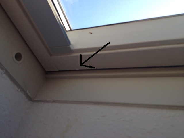 BAU.DE / BAU-Forum: 1. Bild zu Frage "Dachfenster Nässe/Eis in Ecken: Ursachen, Sofortmaßnahmen & Vorbeugung?" im BAU-Forum "Dach" BAU.DE / BAU-Forum: 1. Bild zu Frage "Dachfenster Nässe/Eis in Ecken: Ursachen, Sofortmaßnahmen & Vorbeugung?" im BAU-Forum "Dach"