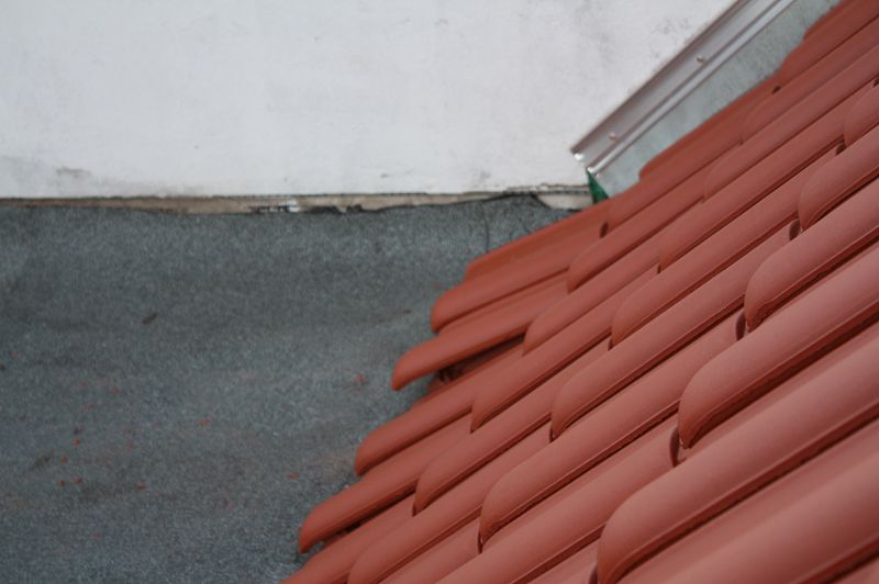BAU.DE / BAU-Forum: 1. Bild zu Frage "Abschluss zum Nachbarhaus: Grenzabstände, Baurecht & Nachbarschaftsstreit vermeiden?" im BAU-Forum "Dach" BAU.DE / BAU-Forum: 1. Bild zu Frage "Abschluss zum Nachbarhaus: Grenzabstände, Baurecht & Nachbarschaftsstreit vermeiden?" im BAU-Forum "Dach"