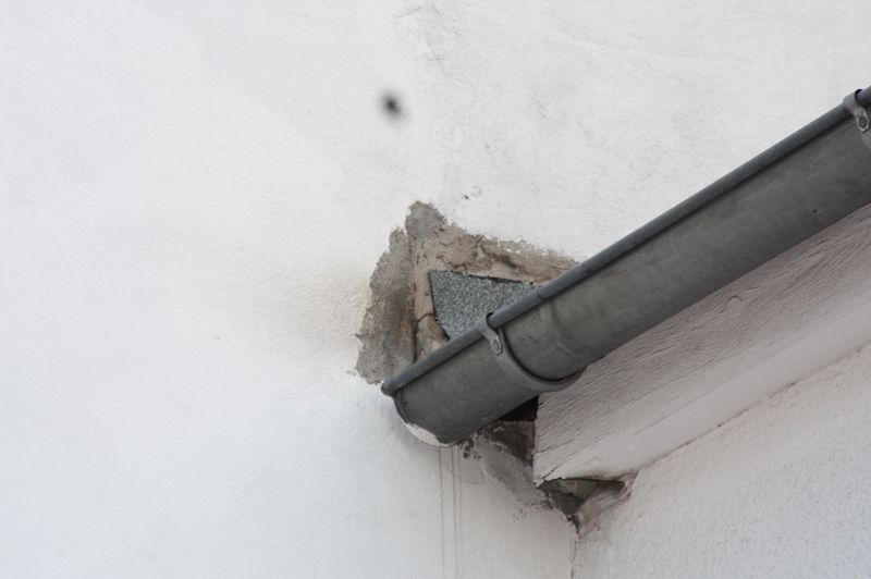 BAU.DE / BAU-Forum: 4. Bild zu Frage "Abschluss zum Nachbarhaus: Grenzabstände, Baurecht & Nachbarschaftsstreit vermeiden?" im BAU-Forum "Dach" BAU.DE / BAU-Forum: 4. Bild zu Frage "Abschluss zum Nachbarhaus: Grenzabstände, Baurecht & Nachbarschaftsstreit vermeiden?" im BAU-Forum "Dach"