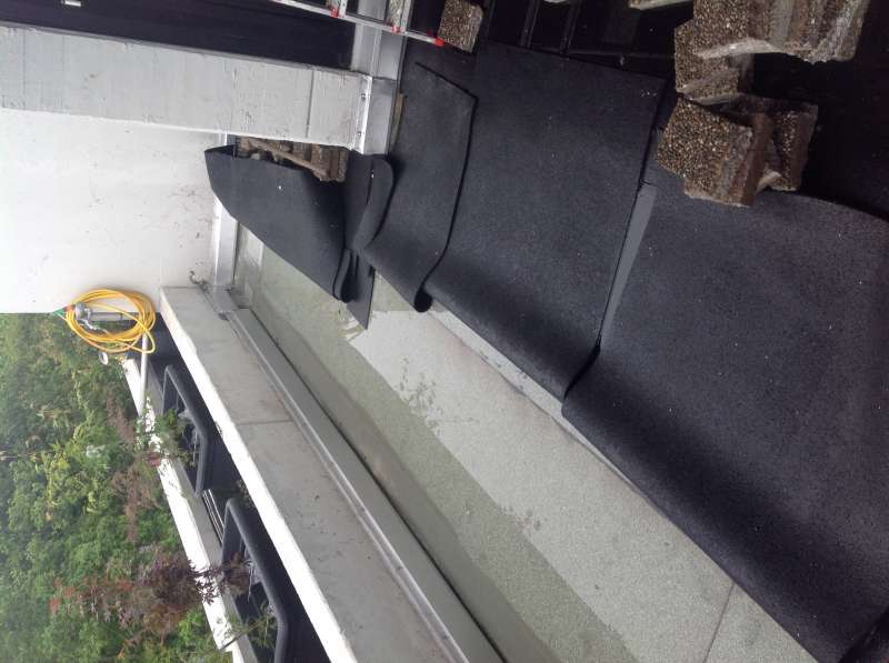 BAU.DE / BAU-Forum: 4. Bild zu Frage "Pfützen auf neu sanierter Terrasse" im BAU-Forum "Dach"