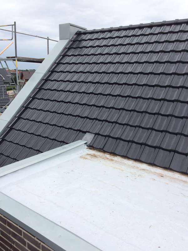 Bild zum BAU-Forumsbeitrag: Neubau: Zinkverkleidungen am Dach haben Dellen/Beulen im Forum Dach
