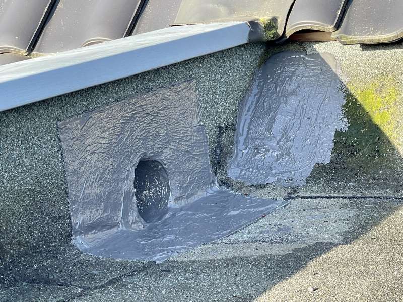 BAU.DE / BAU-Forum: 1. Bild zu Frage "Wasserschaden Flachdachgaube: Ursachen, Trocknung & Kosten nach Wassereintritt?" im BAU-Forum "Dach" BAU.DE / BAU-Forum: 1. Bild zu Frage "Wasserschaden Flachdachgaube: Ursachen, Trocknung & Kosten nach Wassereintritt?" im BAU-Forum "Dach"