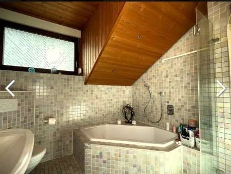 BAU.DE / BAU-Forum: 2. Bild zu Frage "Verbesserung der Dachdämmung: Holzdecke durch Rigips ersetzen und optimale Dämmungslösungen für Badezimmer" im BAU-Forum "Dach" BAU.DE / BAU-Forum: 2. Bild zu Frage "Verbesserung der Dachdämmung: Holzdecke durch Rigips ersetzen und optimale Dämmungslösungen für Badezimmer" im BAU-Forum "Dach"