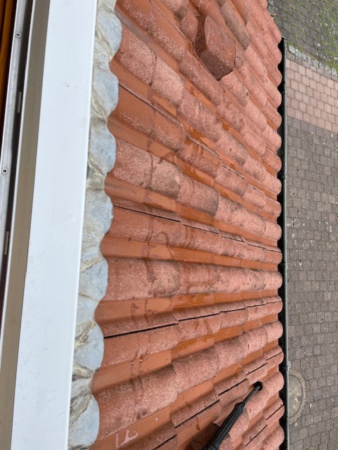 BAU.DE / BAU-Forum: 1. Bild zu Frage "Betondachziegel streichen" im BAU-Forum "Dach" BAU.DE / BAU-Forum: 1. Bild zu Frage "Betondachziegel streichen" im BAU-Forum "Dach"