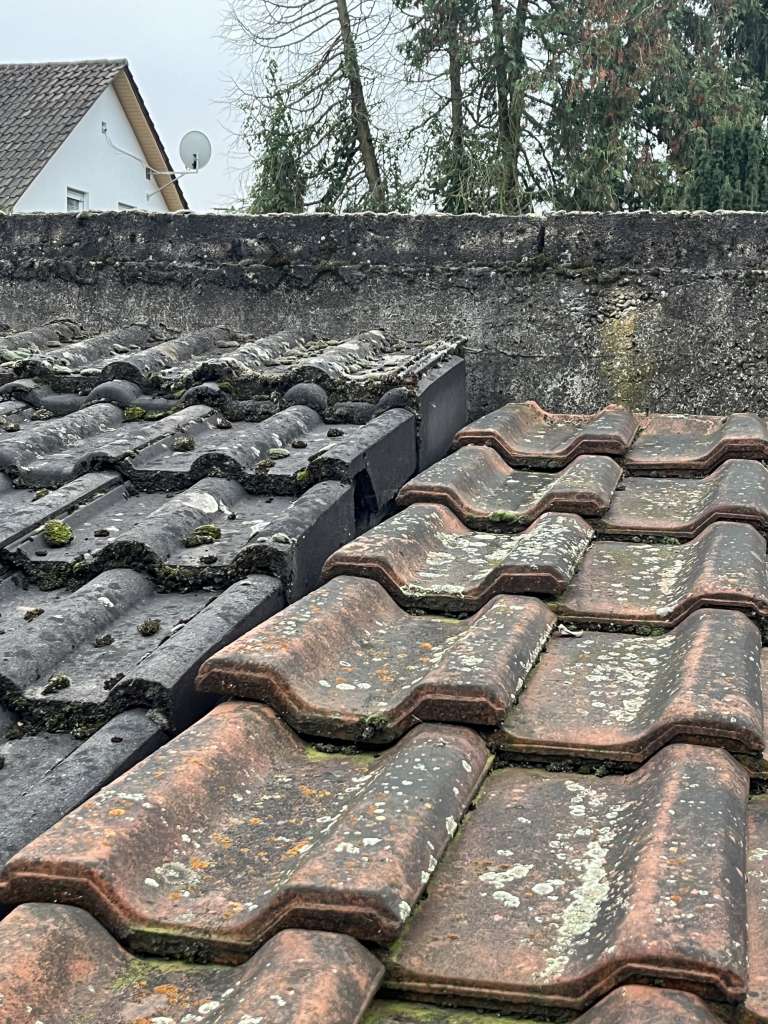 BAU.DE / BAU-Forum: 2. Bild zu Frage "Lücke zwischen zwei unterschiedlich hohen Dächern schließen" im BAU-Forum "Dach" BAU.DE / BAU-Forum: 2. Bild zu Frage "Lücke zwischen zwei unterschiedlich hohen Dächern schließen" im BAU-Forum "Dach"