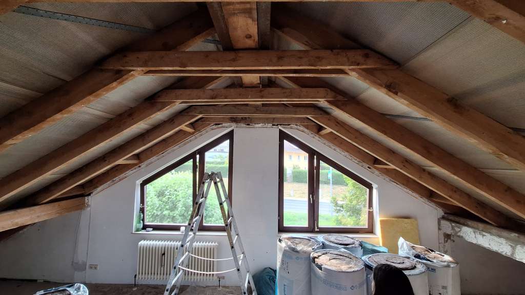 BAU.DE / BAU-Forum: 1. Bild zu Frage "Funktion von Zangen im Sparrendach: Entfernen für mehr Raumhöhe möglich?" im BAU-Forum "Dach" BAU.DE / BAU-Forum: 1. Bild zu Frage "Funktion von Zangen im Sparrendach: Entfernen für mehr Raumhöhe möglich?" im BAU-Forum "Dach"