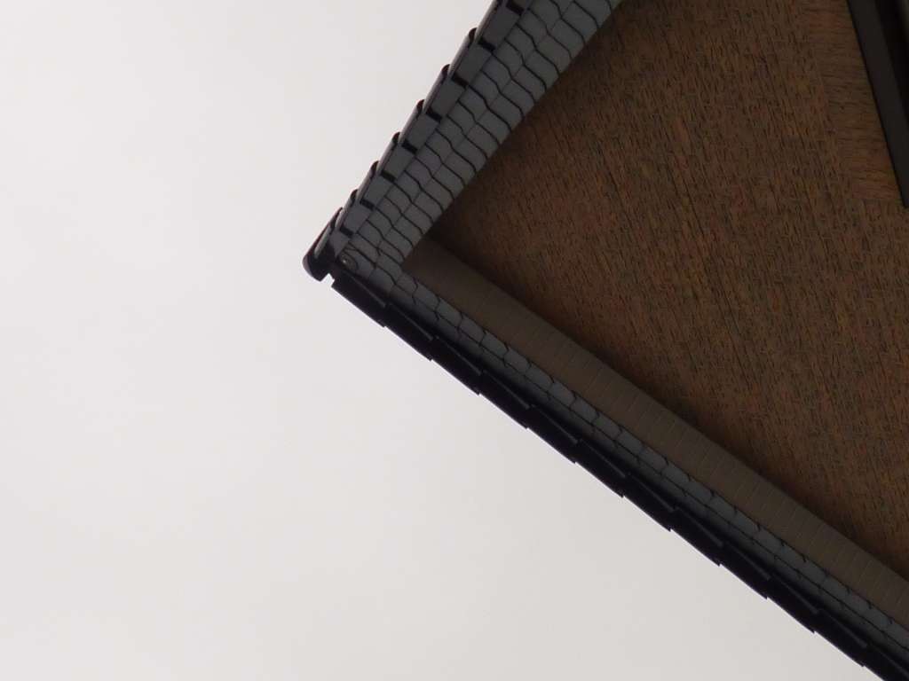 BAU.DE / BAU-Forum: 1. Bild zu Frage "Optisches Loch im Dachfirst nach Dachsanierung: Muss ich diesen Mangel akzeptieren?" im BAU-Forum "Dach" BAU.DE / BAU-Forum: 1. Bild zu Frage "Optisches Loch im Dachfirst nach Dachsanierung: Muss ich diesen Mangel akzeptieren?" im BAU-Forum "Dach"