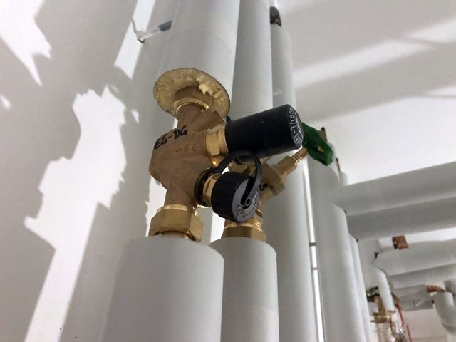 BAU.DE / BAU-Forum: 1. Bild zu Frage "Heizungsrohr Dämmung prüfen: EnEV-konform? Wärmebrücken erkennen & vermeiden!" im BAU-Forum "Energieeinsparverordnung EnEV" BAU.DE / BAU-Forum: 1. Bild zu Frage "Heizungsrohr Dämmung prüfen: EnEV-konform? Wärmebrücken erkennen & vermeiden!" im BAU-Forum "Energieeinsparverordnung EnEV"