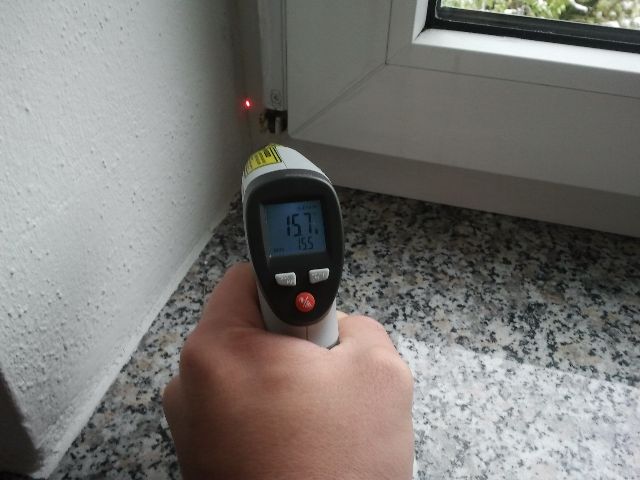 BAU.DE / BAU-Forum: 1. Bild zu Frage "Schimmelbildung Wohnung: Ursachen, Lüften & Maßnahmen gegen Kondenswasser an Fenstern?" im BAU-Forum "Fenster und Außentüren" BAU.DE / BAU-Forum: 1. Bild zu Frage "Schimmelbildung Wohnung: Ursachen, Lüften & Maßnahmen gegen Kondenswasser an Fenstern?" im BAU-Forum "Fenster und Außentüren"