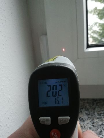 BAU.DE / BAU-Forum: 3. Bild zu Frage "Schimmelbildung Wohnung: Ursachen, Lüften & Maßnahmen gegen Kondenswasser an Fenstern?" im BAU-Forum "Fenster und Außentüren" BAU.DE / BAU-Forum: 3. Bild zu Frage "Schimmelbildung Wohnung: Ursachen, Lüften & Maßnahmen gegen Kondenswasser an Fenstern?" im BAU-Forum "Fenster und Außentüren"