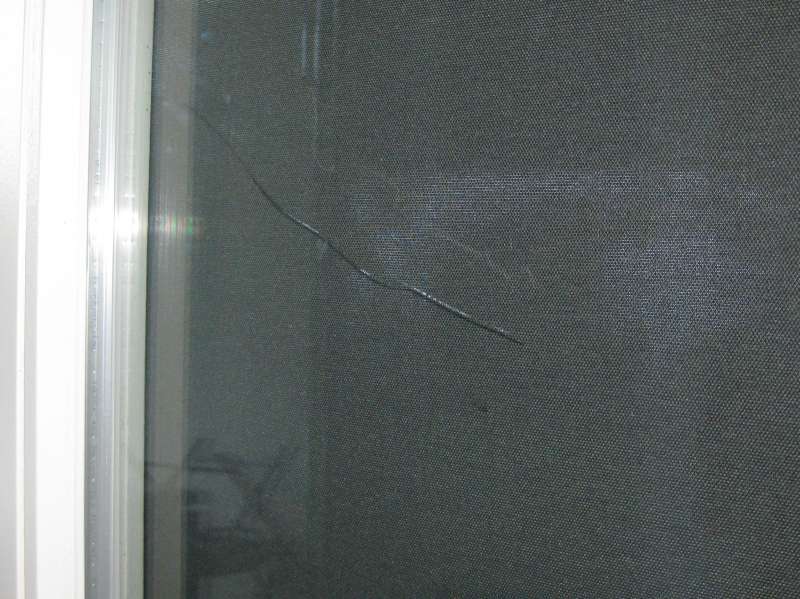 Bild zum BAU-Forumsbeitrag: Wie ist der Riss an unserem Fenster entstanden? im Forum Fenster und Außentüren