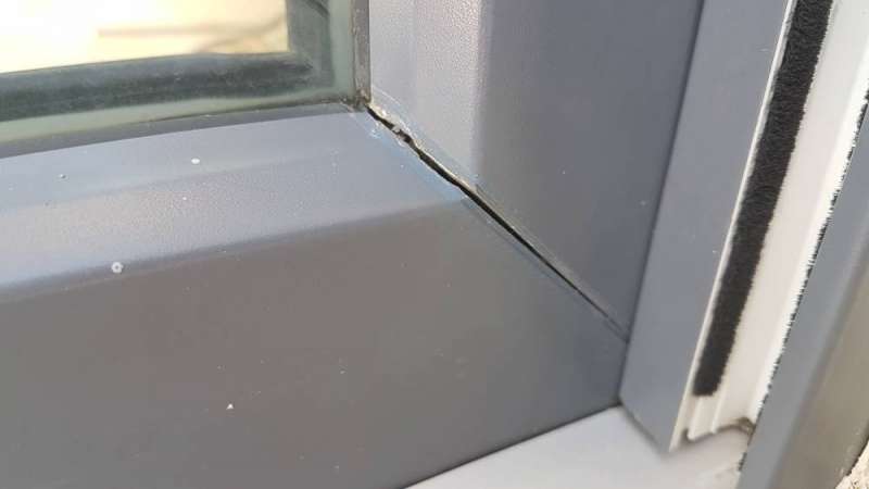 BAU.DE / BAU-Forum: 2. Bild zu Frage "Gehrungen / Schweißnähte aufgerissen bei Kunststoff Fensterrahmen" im BAU-Forum "Fenster und Außentüren"