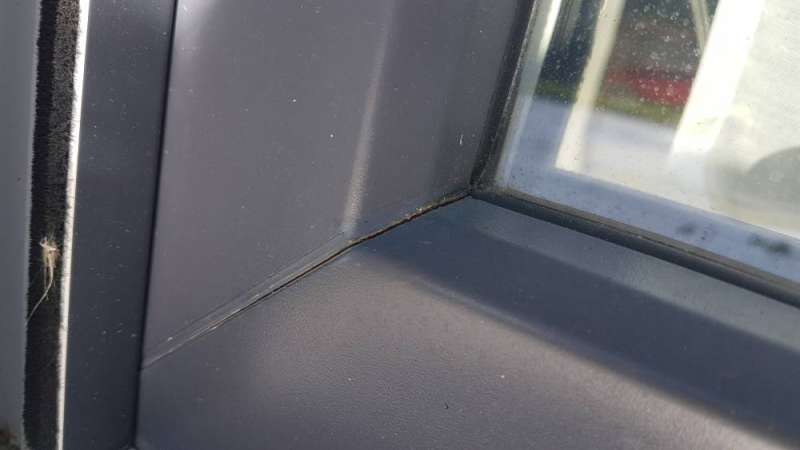 Bild zum BAU-Forumsbeitrag: Gehrungen / Schweißnähte aufgerissen bei Kunststoff Fensterrahmen im Forum Fenster und Außentüren