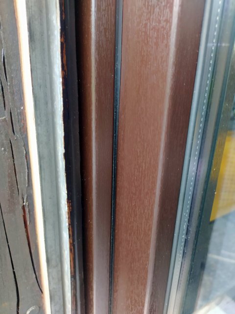 BAU.DE / BAU-Forum: 1. Bild zu Antwort "Kunststofffenster: Fotos zur Analyse der Dichtungsprobleme" auf die Frage "Kunststofffenster verzogen? Ursachen, Prüfung & Kosten der Fensterreparatur" im BAU-Forum "Fenster und Außentüren" BAU.DE / BAU-Forum: 1. Bild zu Antwort "Kunststofffenster: Fotos zur Analyse der Dichtungsprobleme" auf die Frage "Kunststofffenster verzogen? Ursachen, Prüfung & Kosten der Fensterreparatur" im BAU-Forum "Fenster und Außentüren"