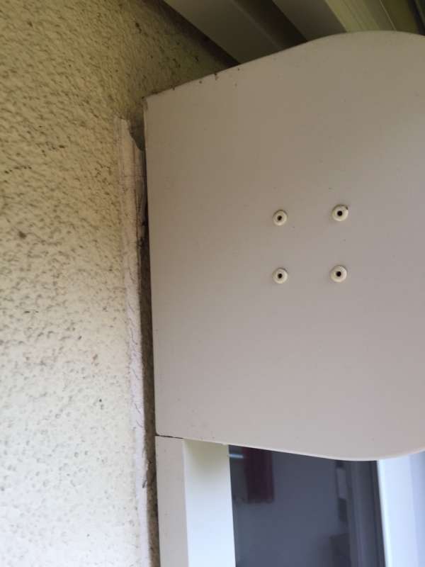 BAU.DE / BAU-Forum: 1. Bild zu Frage "Rollladen Seitenführung löst sich: Ursachen, Reparatur & Befestigungsmethoden?" im BAU-Forum "Fenster und Außentüren" BAU.DE / BAU-Forum: 1. Bild zu Frage "Rollladen Seitenführung löst sich: Ursachen, Reparatur & Befestigungsmethoden?" im BAU-Forum "Fenster und Außentüren"