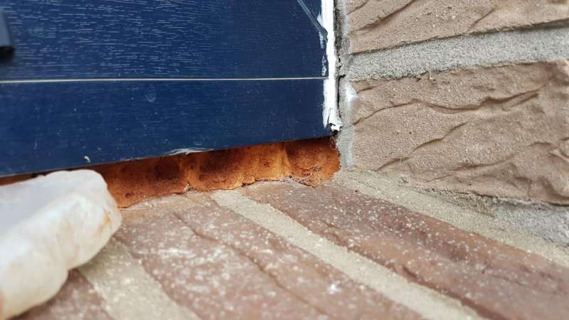 BAU.DE / BAU-Forum: 3. Bild zu Frage "Fenster abdichten im Altbau (Bj. 1978): Anleitung, Materialien & Kosten für 2-fach verglaste Fenster?" im BAU-Forum "Fenster und Außentüren" BAU.DE / BAU-Forum: 3. Bild zu Frage "Fenster abdichten im Altbau (Bj. 1978): Anleitung, Materialien & Kosten für 2-fach verglaste Fenster?" im BAU-Forum "Fenster und Außentüren"