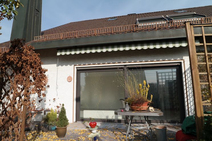 BAU.DE / BAU-Forum: 1. Bild zu Antwort "weitere Bilder" auf die Frage "Rollladensturz geschwächt: Tragfähigkeit prüfen? Kosten für Sanierung & Risiken" im BAU-Forum "Fenster und Außentüren" BAU.DE / BAU-Forum: 1. Bild zu Antwort "weitere Bilder" auf die Frage "Rollladensturz geschwächt: Tragfähigkeit prüfen? Kosten für Sanierung & Risiken" im BAU-Forum "Fenster und Außentüren"