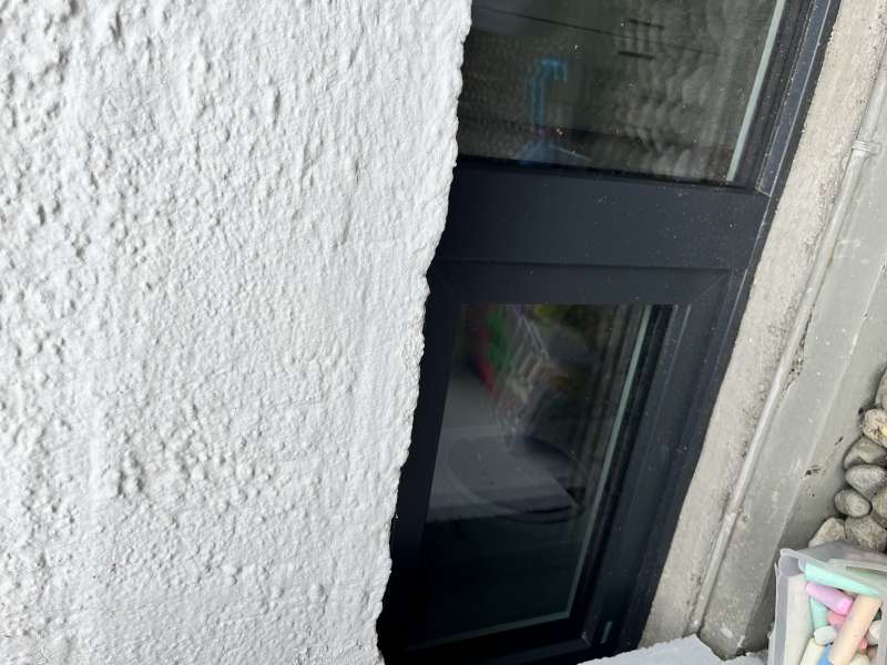 BAU.DE / BAU-Forum: 1. Bild zu Antwort "Kondenswasserablauf Kellerfenster: Keine Funktion – Was tun?" auf die Frage "Fensterbänke Sanierung: Montagefehler? Schwitzwasserablauf, Befestigung & Richtlinien" im BAU-Forum "Fenster und Außentüren" BAU.DE / BAU-Forum: 1. Bild zu Antwort "Kondenswasserablauf Kellerfenster: Keine Funktion – Was tun?" auf die Frage "Fensterbänke Sanierung: Montagefehler? Schwitzwasserablauf, Befestigung & Richtlinien" im BAU-Forum "Fenster und Außentüren"