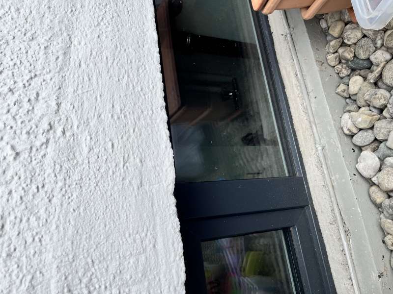 BAU.DE / BAU-Forum: 2. Bild zu Antwort "Kondenswasserablauf Kellerfenster: Keine Funktion – Was tun?" auf die Frage "Fensterbänke Sanierung: Montagefehler? Schwitzwasserablauf, Befestigung & Richtlinien" im BAU-Forum "Fenster und Außentüren" BAU.DE / BAU-Forum: 2. Bild zu Antwort "Kondenswasserablauf Kellerfenster: Keine Funktion – Was tun?" auf die Frage "Fensterbänke Sanierung: Montagefehler? Schwitzwasserablauf, Befestigung & Richtlinien" im BAU-Forum "Fenster und Außentüren"