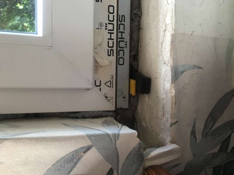 BAU.DE / BAU-Forum: 1. Bild zu Frage "Fenster zu klein im Altbau: Ursachen, Folgen & Rechte bei Fehlmontage?" im BAU-Forum "Fenster und Außentüren" BAU.DE / BAU-Forum: 1. Bild zu Frage "Fenster zu klein im Altbau: Ursachen, Folgen & Rechte bei Fehlmontage?" im BAU-Forum "Fenster und Außentüren"