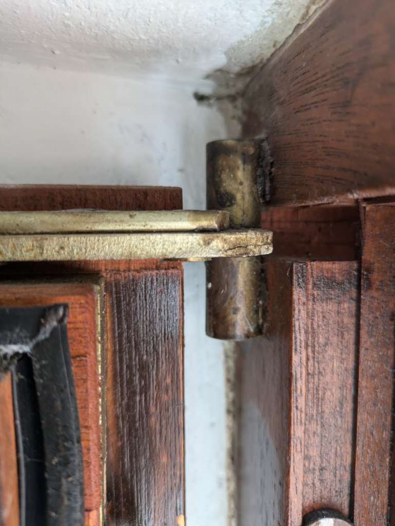 BAU.DE / BAU-Forum: 4. Bild zu Frage "Altes Holzfenster einstellen: Ursachen, Optionen & Tipps zur Reparatur?" im BAU-Forum "Fenster und Außentüren" BAU.DE / BAU-Forum: 4. Bild zu Frage "Altes Holzfenster einstellen: Ursachen, Optionen & Tipps zur Reparatur?" im BAU-Forum "Fenster und Außentüren"