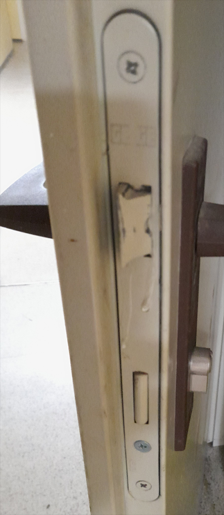 BAU.DE / BAU-Forum: 3. Bild zu Frage "Kellertür-Schloss selbst wechseln, wenn Schlüssel verloren?" im BAU-Forum "Fenster und Außentüren" BAU.DE / BAU-Forum: 3. Bild zu Frage "Kellertür-Schloss selbst wechseln, wenn Schlüssel verloren?" im BAU-Forum "Fenster und Außentüren"