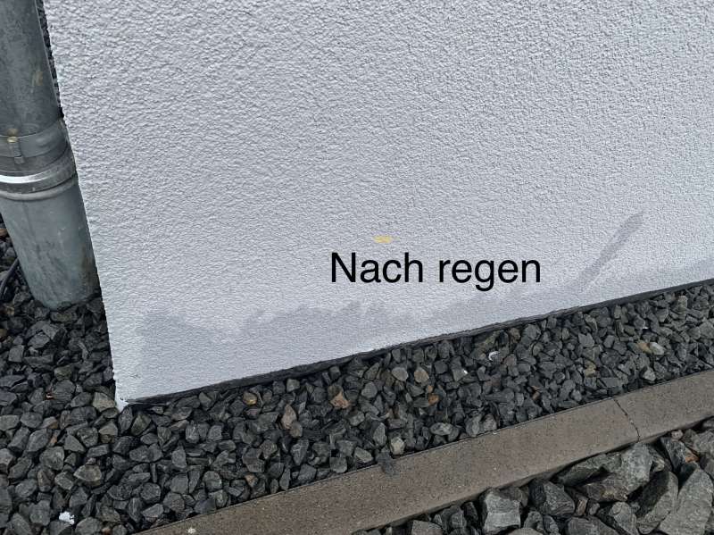 BAU.DE / BAU-Forum: 1. Bild zu Frage "(Aufsteigende?) Feuchtigkeit Sockel / Außenwand" im BAU-Forum "Fertighaus" BAU.DE / BAU-Forum: 1. Bild zu Frage "(Aufsteigende?) Feuchtigkeit Sockel / Außenwand" im BAU-Forum "Fertighaus"