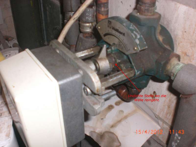 BAU.DE / BAU-Forum: 1. Bild zu Frage "alter Vaillant Mischer undicht" im BAU-Forum "Fußbodenheizungen / Wandheizungen" BAU.DE / BAU-Forum: 1. Bild zu Frage "alter Vaillant Mischer undicht" im BAU-Forum "Fußbodenheizungen / Wandheizungen"