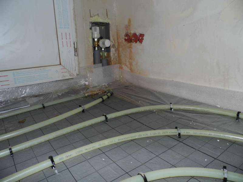 Bild zum BAU-Forumsbeitrag: Fußbodenheizung  -  hat der Heizungsbauer hier gemurkst? im Forum Fußbodenheizungen / Wandheizungen