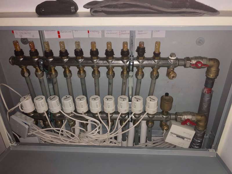 BAU.DE / BAU-Forum: 1. Bild zu Frage "Fußbodenheizung unverändert defekt trotz vielfacher Reparaturversuche" im BAU-Forum "Fußbodenheizungen / Wandheizungen" BAU.DE / BAU-Forum: 1. Bild zu Frage "Fußbodenheizung unverändert defekt trotz vielfacher Reparaturversuche" im BAU-Forum "Fußbodenheizungen / Wandheizungen"