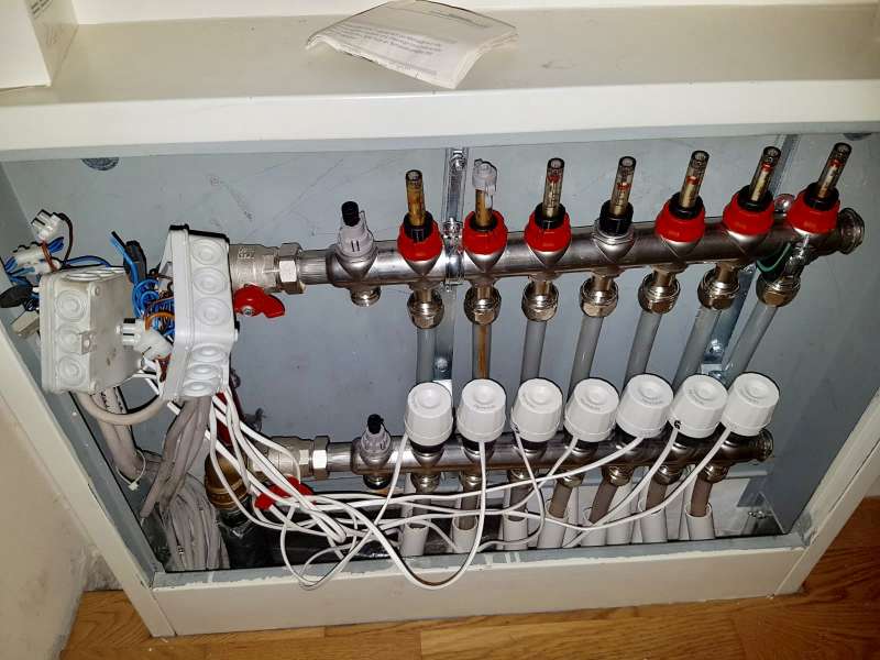 BAU.DE / BAU-Forum: 2. Bild zu Frage "Fußbodenheizung unverändert defekt trotz vielfacher Reparaturversuche" im BAU-Forum "Fußbodenheizungen / Wandheizungen" BAU.DE / BAU-Forum: 2. Bild zu Frage "Fußbodenheizung unverändert defekt trotz vielfacher Reparaturversuche" im BAU-Forum "Fußbodenheizungen / Wandheizungen"