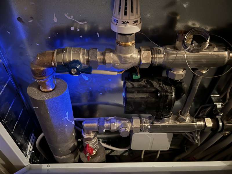 BAU.DE / BAU-Forum: 1. Bild zu Frage "Ursachen und Lösungen für Quietsch- und Pfeifgeräusche in der Fußbodenheizung / dem Fußbodenheizkreisverteiler - wer weiß Rat und was kann man tun?" im BAU-Forum "Fußbodenheizungen / Wandheizungen" BAU.DE / BAU-Forum: 1. Bild zu Frage "Ursachen und Lösungen für Quietsch- und Pfeifgeräusche in der Fußbodenheizung / dem Fußbodenheizkreisverteiler - wer weiß Rat und was kann man tun?" im BAU-Forum "Fußbodenheizungen / Wandheizungen"