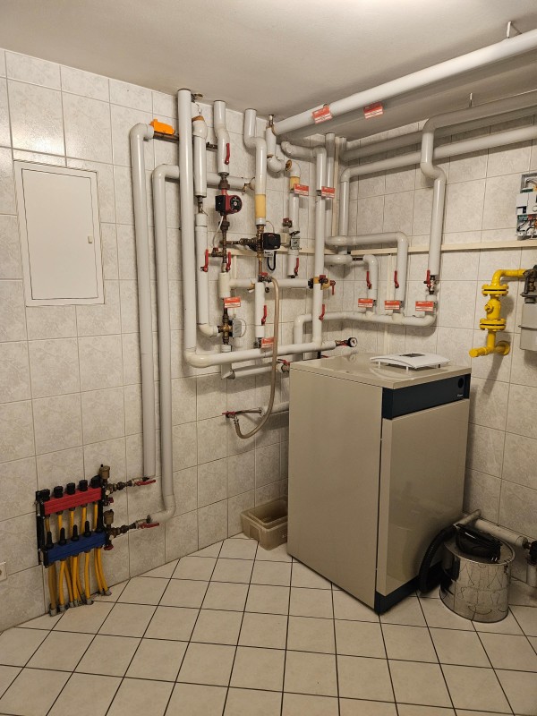 BAU.DE / BAU-Forum: 1. Bild zu Frage "Anzeige Heizkreisventile reagieren nicht" im BAU-Forum "Fußbodenheizungen / Wandheizungen" BAU.DE / BAU-Forum: 1. Bild zu Frage "Anzeige Heizkreisventile reagieren nicht" im BAU-Forum "Fußbodenheizungen / Wandheizungen"