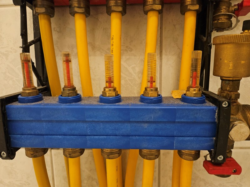 BAU.DE / BAU-Forum: 3. Bild zu Frage "Anzeige Heizkreisventile reagieren nicht" im BAU-Forum "Fußbodenheizungen / Wandheizungen" BAU.DE / BAU-Forum: 3. Bild zu Frage "Anzeige Heizkreisventile reagieren nicht" im BAU-Forum "Fußbodenheizungen / Wandheizungen"