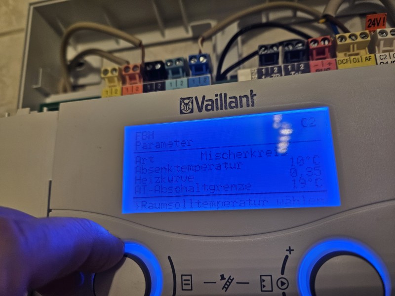 BAU.DE / BAU-Forum: 3. Bild zu Antwort "Weitere Bilder und noch ein Problem" auf die Frage "Anzeige Heizkreisventile reagieren nicht" im BAU-Forum "Fußbodenheizungen / Wandheizungen" BAU.DE / BAU-Forum: 3. Bild zu Antwort "Weitere Bilder und noch ein Problem" auf die Frage "Anzeige Heizkreisventile reagieren nicht" im BAU-Forum "Fußbodenheizungen / Wandheizungen"