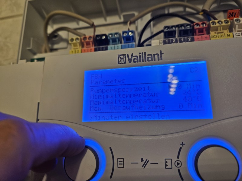 BAU.DE / BAU-Forum: 4. Bild zu Antwort "Weitere Bilder und noch ein Problem" auf die Frage "Anzeige Heizkreisventile reagieren nicht" im BAU-Forum "Fußbodenheizungen / Wandheizungen" BAU.DE / BAU-Forum: 4. Bild zu Antwort "Weitere Bilder und noch ein Problem" auf die Frage "Anzeige Heizkreisventile reagieren nicht" im BAU-Forum "Fußbodenheizungen / Wandheizungen"