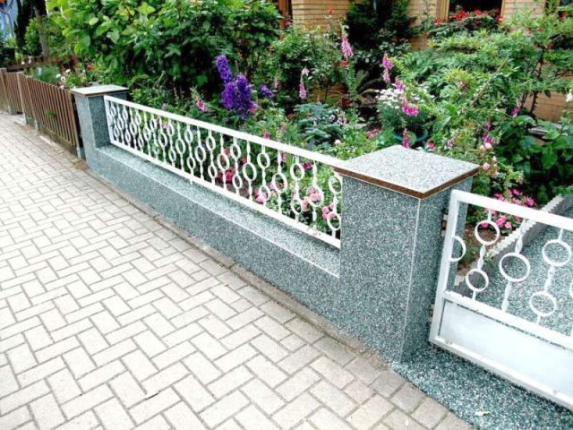 BAU.DE / BAU-Forum: 2. Bild zu Antwort "Materialtipp: Steinteppich als Fassadenverkleidung für Stützmauer" auf die Frage "Beton-Stützmauer mit Sandstein verkleiden: Anleitung, Kosten & Risiken?" im BAU-Forum "Rund um den Garten" BAU.DE / BAU-Forum: 2. Bild zu Antwort "Materialtipp: Steinteppich als Fassadenverkleidung für Stützmauer" auf die Frage "Beton-Stützmauer mit Sandstein verkleiden: Anleitung, Kosten & Risiken?" im BAU-Forum "Rund um den Garten"