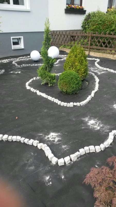 BAU.DE / BAU-Forum: 1. Bild zu Frage "Hallo zusammen, Ich wollte meinen Vorgarten neu..." im BAU-Forum "Rund um den Garten" BAU.DE / BAU-Forum: 1. Bild zu Frage "Hallo zusammen, Ich wollte meinen Vorgarten neu..." im BAU-Forum "Rund um den Garten"