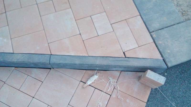 BAU.DE / BAU-Forum: 1. Bild zu Frage "unzufrieden mit Pflasterarbeiten - bin ich zu pingelig?" im BAU-Forum "Rund um den Garten" BAU.DE / BAU-Forum: 1. Bild zu Frage "unzufrieden mit Pflasterarbeiten - bin ich zu pingelig?" im BAU-Forum "Rund um den Garten"