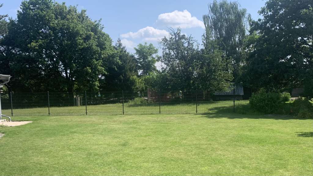 BAU.DE / BAU-Forum: 1. Bild zu Frage "Doppelstabmattenzaun mit Sichtschutz: Windlast berechnen & Alternativen prüfen" im BAU-Forum "Rund um den Garten" BAU.DE / BAU-Forum: 1. Bild zu Frage "Doppelstabmattenzaun mit Sichtschutz: Windlast berechnen & Alternativen prüfen" im BAU-Forum "Rund um den Garten"