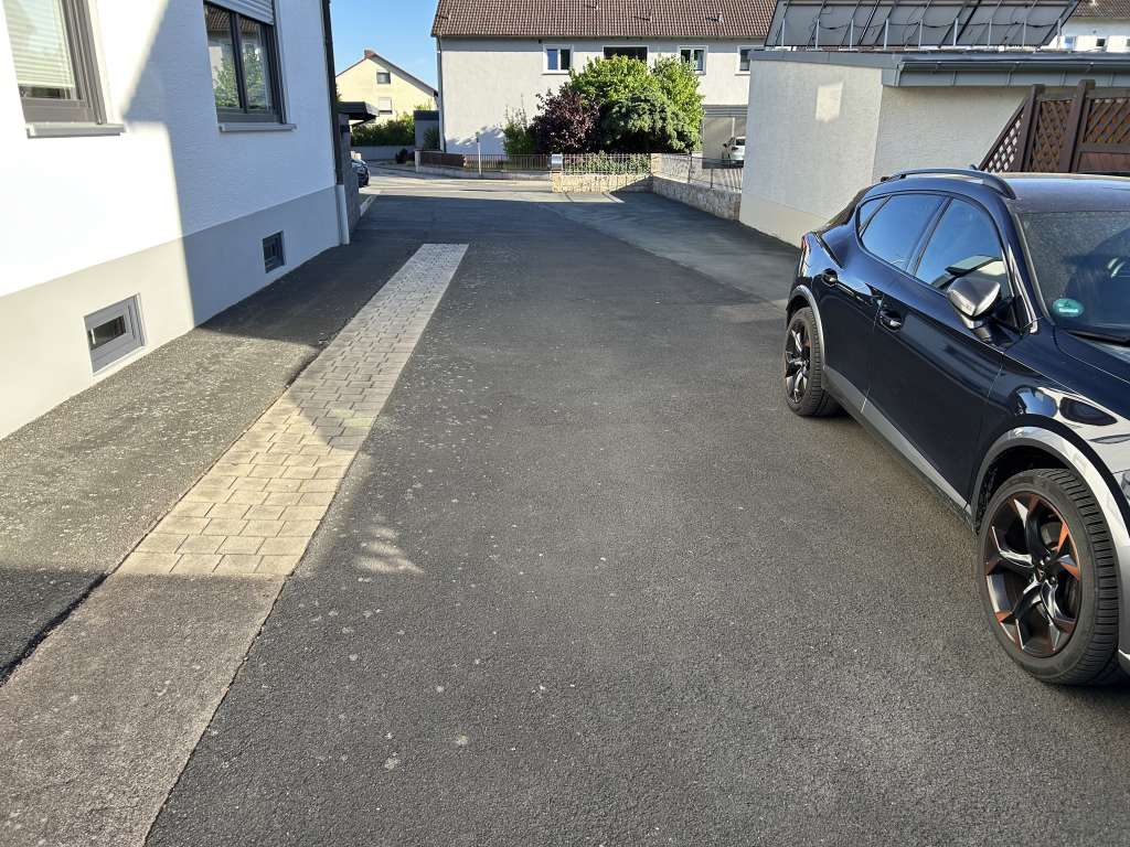 BAU.DE / BAU-Forum: 4. Bild zu Frage "Hofeinfahrt pflastern: Welche Pflastersteine wählen?" im BAU-Forum "Rund um den Garten" BAU.DE / BAU-Forum: 4. Bild zu Frage "Hofeinfahrt pflastern: Welche Pflastersteine wählen?" im BAU-Forum "Rund um den Garten"