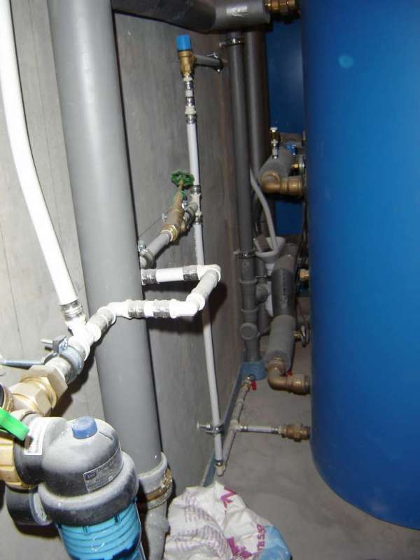 BAU.DE / BAU-Forum: 3. Bild zu Antwort "Warmwasser: Bilder zur Analyse – Bauteile identifizieren!" auf die Frage "Warmwasser Druckverlust: Ursachen, Prüfung & Lösungen für Wärmepumpe?" im BAU-Forum "Heizung / Warmwasser" BAU.DE / BAU-Forum: 3. Bild zu Antwort "Warmwasser: Bilder zur Analyse – Bauteile identifizieren!" auf die Frage "Warmwasser Druckverlust: Ursachen, Prüfung & Lösungen für Wärmepumpe?" im BAU-Forum "Heizung / Warmwasser"