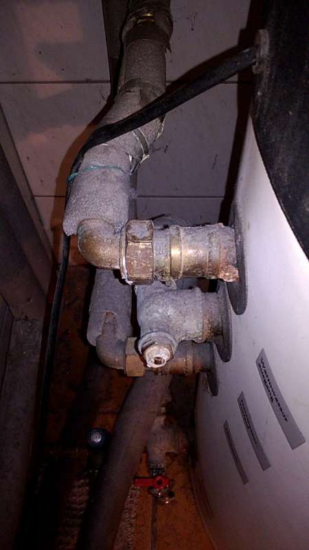 BAU.DE / BAU-Forum: 3. Bild zu Antwort "Fotos anbei" auf die Frage "Buderus Warmwasserstandspeicher SR120 w" im BAU-Forum "Heizung / Warmwasser" BAU.DE / BAU-Forum: 3. Bild zu Antwort "Fotos anbei" auf die Frage "Buderus Warmwasserstandspeicher SR120 w" im BAU-Forum "Heizung / Warmwasser"