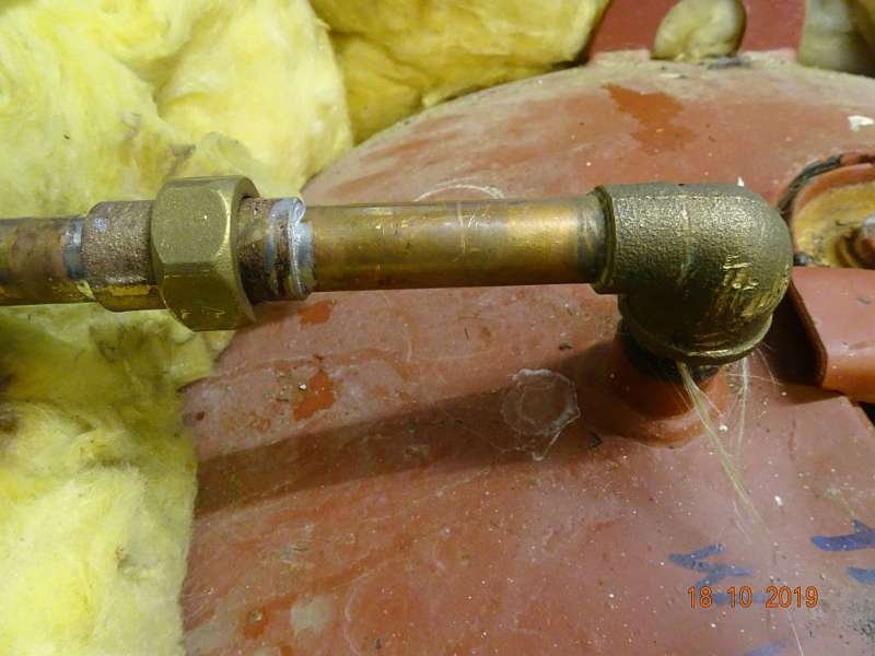 BAU.DE / BAU-Forum: 2. Bild zu Antwort "Fotos" auf die Frage "Buderus Warmwasserstandspeicher SR120 w" im BAU-Forum "Heizung / Warmwasser" BAU.DE / BAU-Forum: 2. Bild zu Antwort "Fotos" auf die Frage "Buderus Warmwasserstandspeicher SR120 w" im BAU-Forum "Heizung / Warmwasser"