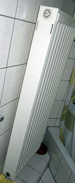 BAU.DE / BAU-Forum: 1. Bild zu Frage "Heizungsabdeckung entfernen, finde das System nirgendwo" im BAU-Forum "Heizung / Warmwasser" BAU.DE / BAU-Forum: 1. Bild zu Frage "Heizungsabdeckung entfernen, finde das System nirgendwo" im BAU-Forum "Heizung / Warmwasser"