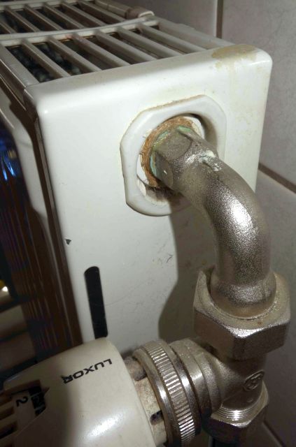 BAU.DE / BAU-Forum: 2. Bild zu Frage "Heizungsabdeckung entfernen, finde das System nirgendwo" im BAU-Forum "Heizung / Warmwasser" BAU.DE / BAU-Forum: 2. Bild zu Frage "Heizungsabdeckung entfernen, finde das System nirgendwo" im BAU-Forum "Heizung / Warmwasser"