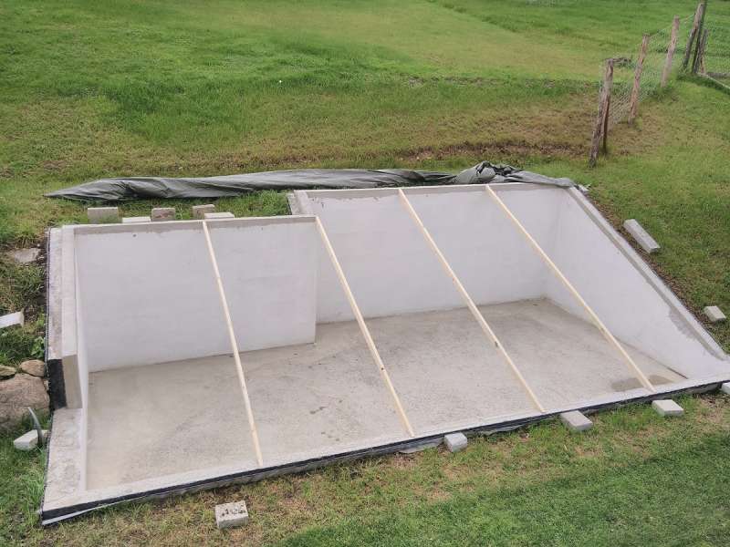 BAU.DE / BAU-Forum: 1. Bild zu Frage "Holzhütte in eine Senke / Hang => siehe Bild" im BAU-Forum "Holzbau" BAU.DE / BAU-Forum: 1. Bild zu Frage "Holzhütte in eine Senke / Hang => siehe Bild" im BAU-Forum "Holzbau"