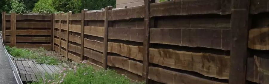 BAU.DE / BAU-Forum: 1. Bild zu Frage "Sichtschutzzaun aus Lärche/Douglasie: Pfostenstärke, Stabilität & Montage-Tipps?" im BAU-Forum "Holzbau" BAU.DE / BAU-Forum: 1. Bild zu Frage "Sichtschutzzaun aus Lärche/Douglasie: Pfostenstärke, Stabilität & Montage-Tipps?" im BAU-Forum "Holzbau"