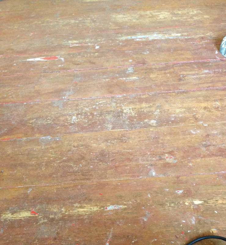 BAU.DE / BAU-Forum: 1. Bild zu Frage "Mit Ochsenblutfarbe gestrichene Dielen überstreichen" im BAU-Forum "Holzschutz, Holzschäden, Holzsanierung" BAU.DE / BAU-Forum: 1. Bild zu Frage "Mit Ochsenblutfarbe gestrichene Dielen überstreichen" im BAU-Forum "Holzschutz, Holzschäden, Holzsanierung"